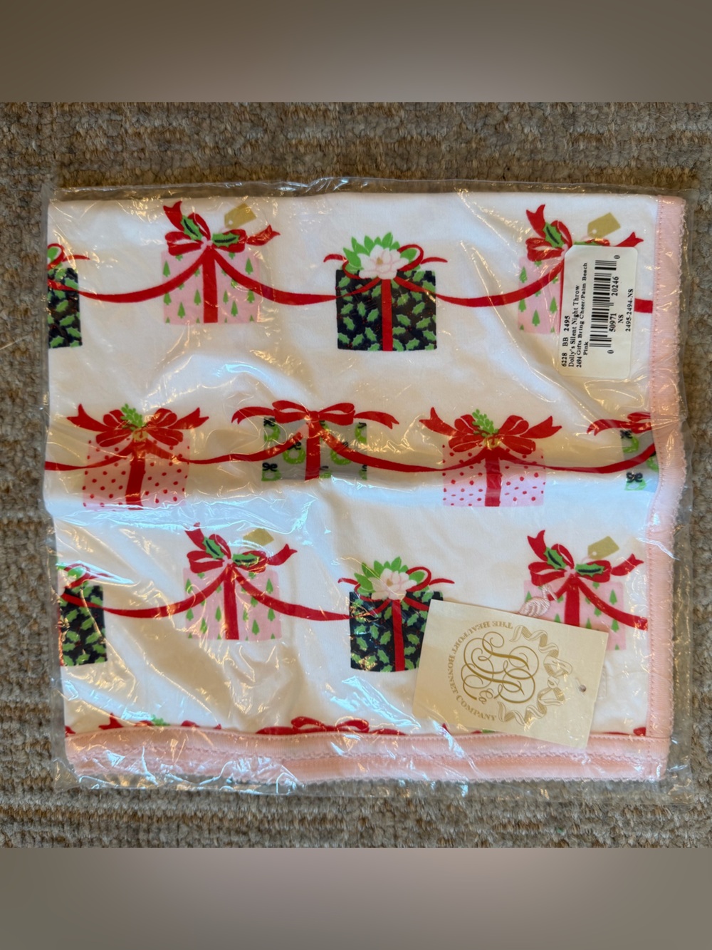 NWT TBBC Beaufort Bonnet Company Dolly throw gifts bring cheer